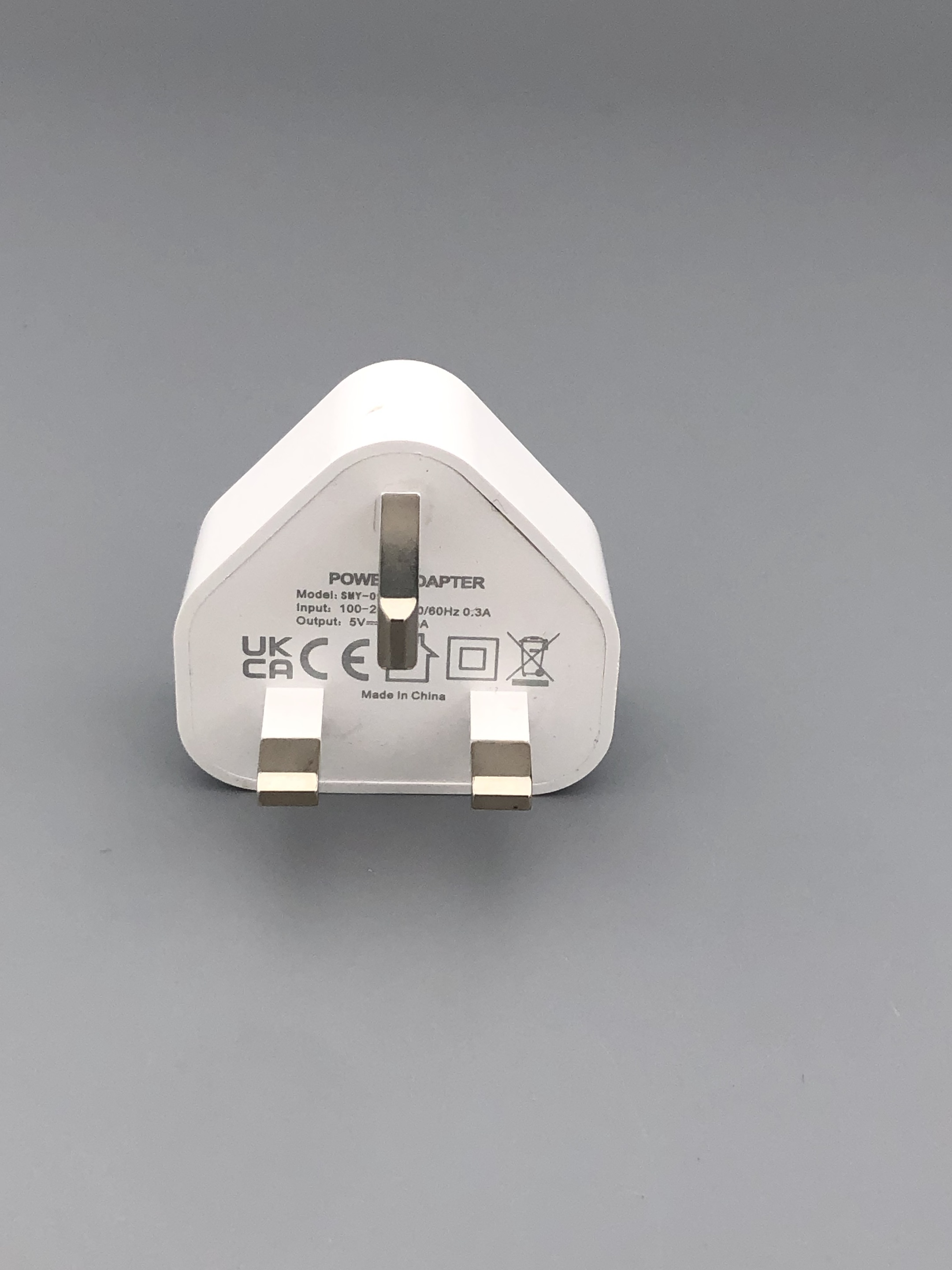 澳規(guī)正標(biāo)適配器5V2A